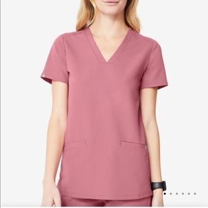 FIGS Casma 3 Pocket Scrub Top in Mauve